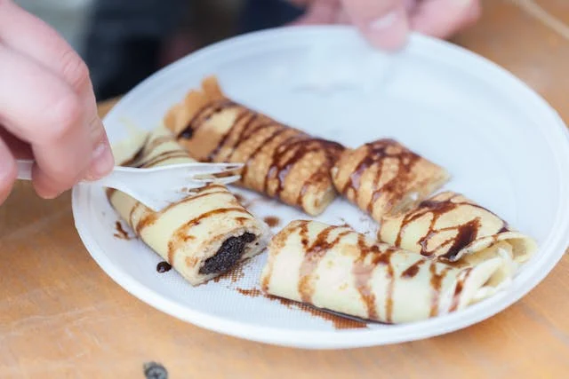 Vente de cr&ecirc;pes en brocante